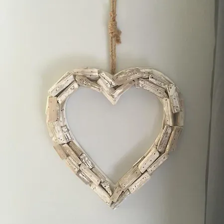 Coastal Bay Daire Filey